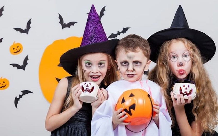 Mọi người được thoả thích hoá trang trong ngày Halloween