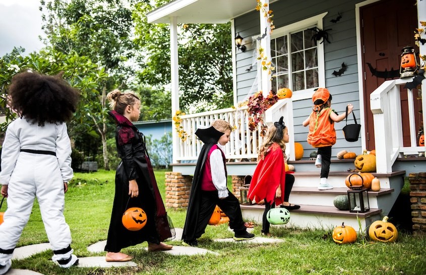 Trick or Treat là trò chơi quen thuộc trong lễ Halloween