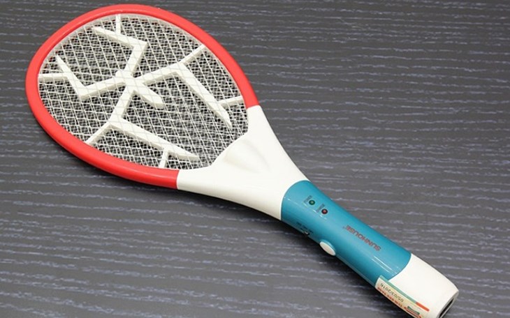 Vợt muỗi bị hỏng là do xảy ra va đập, rơi rớt, đứt hoặc gãy lưới