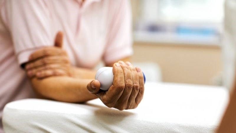 Vật lý trị liệu là một biện pháp điều trị an toàn nhưng có tác dụng từ từ
