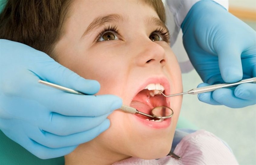 Sâu răng khiến bé bị ê buốt hay đau nhức răng