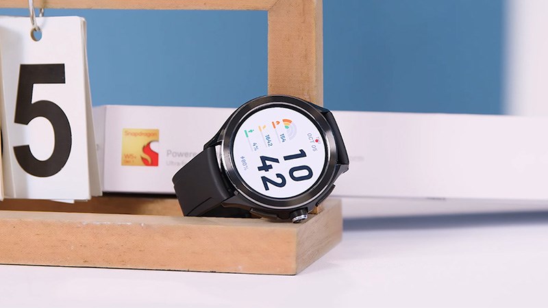 Xiaomi Watch 2 Pro có thiết kế trẻ trung cùng màn hình rộng