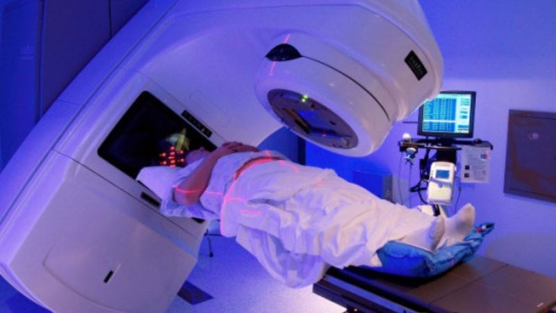 Xạ trị thường được kết hợp với hóa trị hoặc phẫu thuật để điều trị ung thư bàng quang