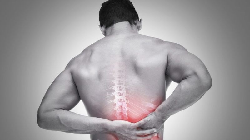 Khi xuất hiện đau âm ỉ một bên lưng nên đến các cơ sở y tế để được thăm khám