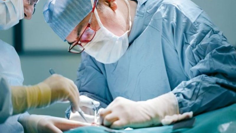 Phẫu thuật loại bỏ khối u ra khỏi cơ thể