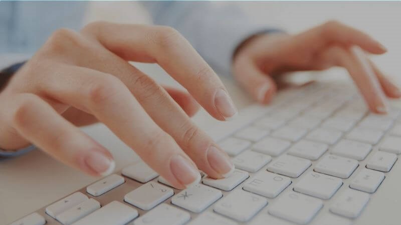 Thực hiện những công việc lặp đi lặp lại trong thời gian dài có thể gây viêm gân