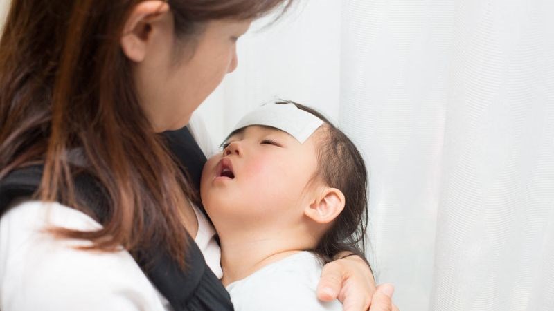 Cha mẹ cần đưa trẻ đến khám tại các cơ sở y tế gần nhất