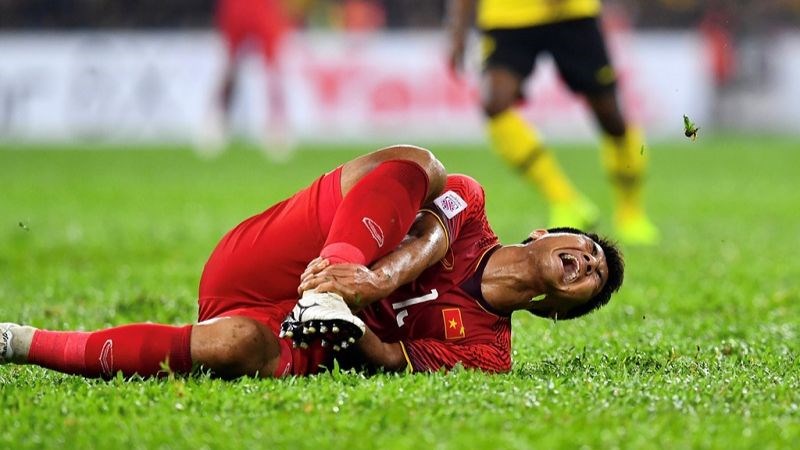 Gãy xương bàn chân thường gặp trong chấn thương thể thao
