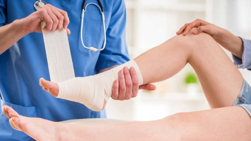 Bàn chân cần được bất động và nghỉ ngơi để hồi phục nhanh hơn Bàn chân cần được bất động và nghỉ ngơi để hồi phục nhanh hơn