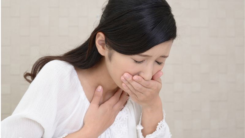 Khi xuất hiện nôn liên tục nên đến ngay các cơ sở y tế