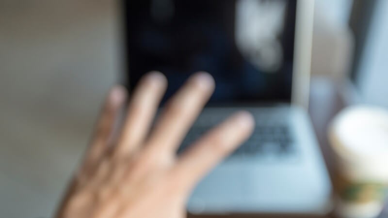 Người bệnh cần đi khám nếu có triệu chứng suy giảm thị lực