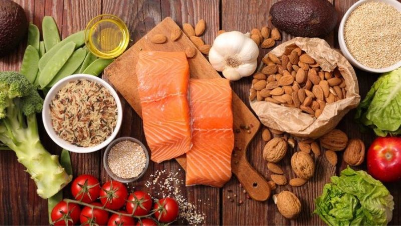 Chế độ ăn chống viêm có thể giúp giảm ngứa