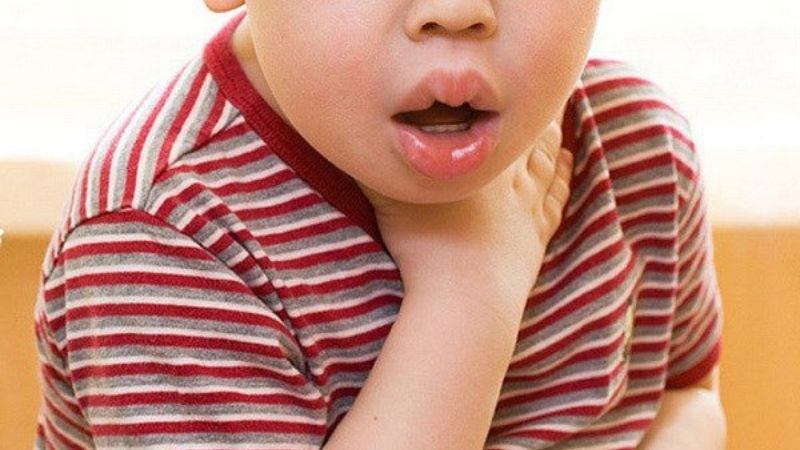 Biến chứng của áp xe sau hầu có thể gây tắc nghẽn đường thở