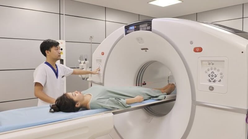 Chụp cắt lớp vi tính giúp bác sĩ quan sát vị trí máu chảy trong não
