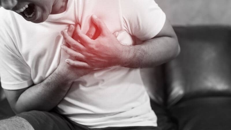 Các dấu hiệu chỉ điểm rằng một bệnh nhân tăng huyết áp áo choàng trắng cần gặp bác sĩ bao gồm huyết áp trên 180mmHg Các dấu hiệu chỉ điểm rằng một bệnh nhân tăng huyết áp áo choàng trắng cần gặp bác sĩ bao gồm huyết áp trên 180mmHg