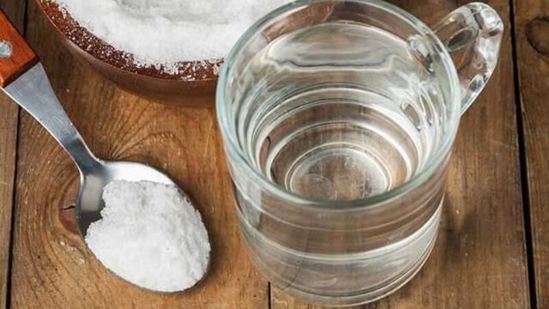 Uống một ít nước có thể làm giảm bớt tình trạng nôn