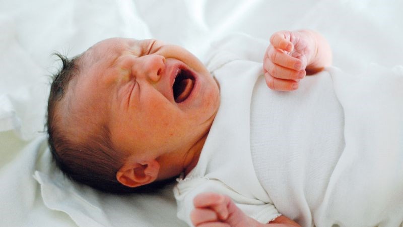 Cha mẹ cần chú ý phát hiện sớm các dấu hiệu mất nước ở trẻ nhỏ