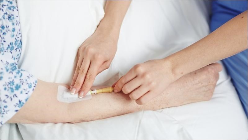 Kháng sinh đường truyền dùng để theo dõi và điều trị viêm ruột thừa cấp