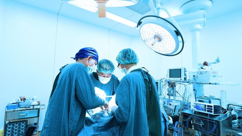 Trong trường hợp suy gan nặng, bác sĩ có thể cân nhắc đến phẫu thuật ghép gan