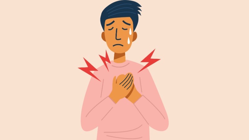 Người bệnh bị đau ngực dữ dội kèm đổ mồ hôi lạnh cần phải đến gặp bác sĩ