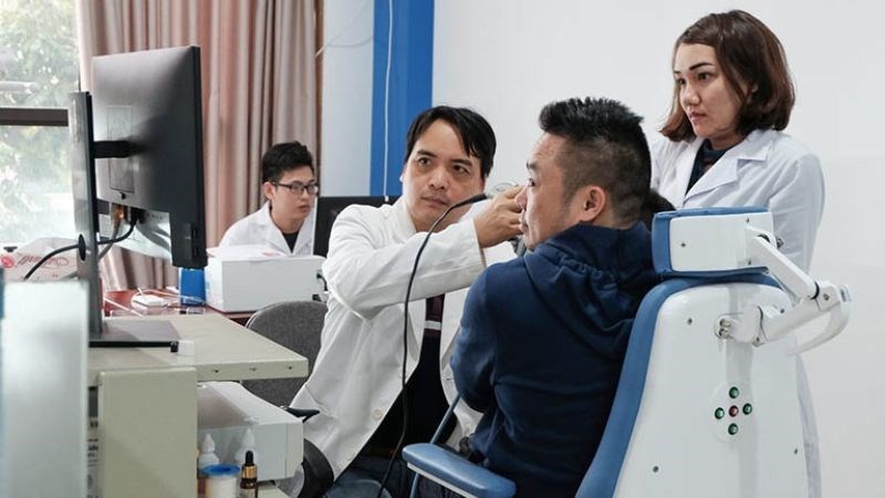 Bạn nên đi khám bác sĩ khi có dấu hiệu nghi ngờ ung thư vòm hầu Bạn nên đi khám bác sĩ khi có dấu hiệu nghi ngờ ung thư vòm hầu