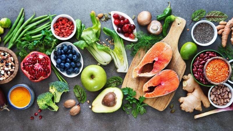 Cung cấp đủ dinh dưỡng nhằm nâng cao hệ thống miễn dịch, hạn chế nhiễm trùng 
