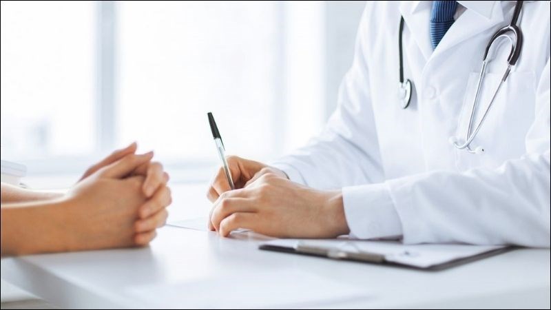 Bạn nên đến gặp bác sĩ để được thăm khám và điều trị khi xuất hiện triệu chứng phát ban Bạn nên đến gặp bác sĩ để được thăm khám và điều trị khi xuất hiện triệu chứng phát ban