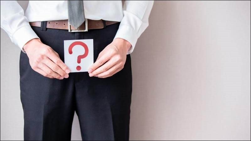 Vùi dương vật là tình trạng dượng vật bị bao bọc lại bởi một lớp da quy đầu khiến dương vật bị vùi lún vào trong Vùi dương vật là tình trạng dượng vật bị bao bọc lại bởi một lớp da quy đầu