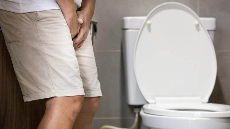 Vùi dương vật kéo dài không điều trị có thể gây biến chứng nhiễm trùng tiểu hoặc nhiễm trùng sinh dục Vùi dương vật kéo dài không điều trị có thể gây nhiễm trùng sinh dục