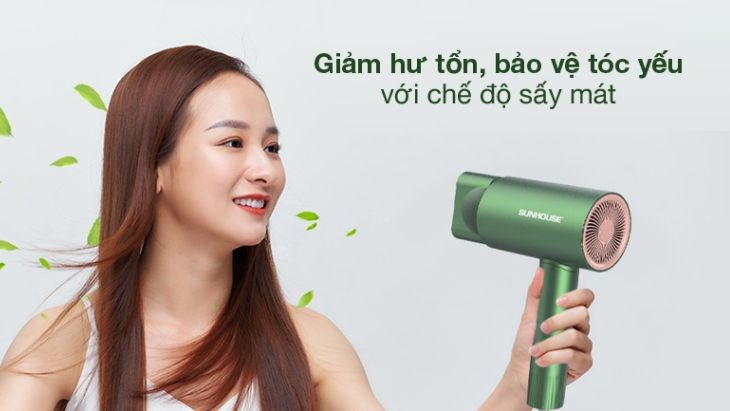 Máy sấy tóc 2000W Sunhouse SHD2315B được tích hợp chế độ sấy mát giúp bảo vệ sợi tóc tối đa khỏi tác động nhiệt khi sấy