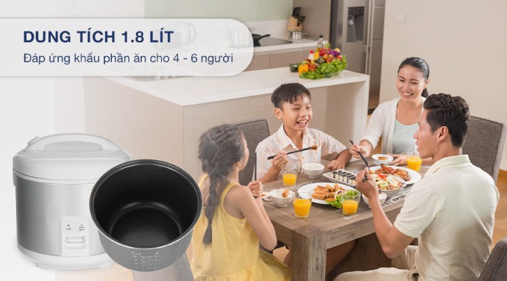 Bạn hãy đong gạo với lượng cần thiết vào nồi cơm nắp gài Panasonic 1.8 lít SR-MVN18LRAX, thiết bị phù hợp cho các gia đình có 4 - 6 thành viên