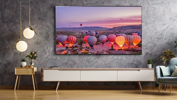 Smart Tivi OLED LG 4K 65 inch 65G2PSA được treo trên tường, góp phần tạo nên vẻ đẹp thẩm mỹ cho căn phòng thay vì đặt trong khung