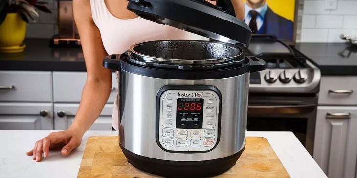 Thực hiện kiểm tra các bộ phận trước khi nấu nồi áp suất