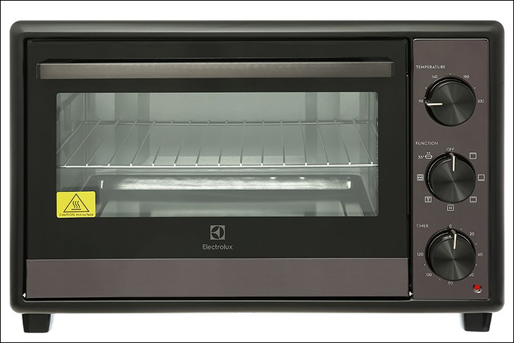 Thực phẩm làm chín bằng lò nướng Electrolux EOT3218XG 32 lít sẽ được bảo quản an toàn nhờ thiết kế khép kín của thiết bị