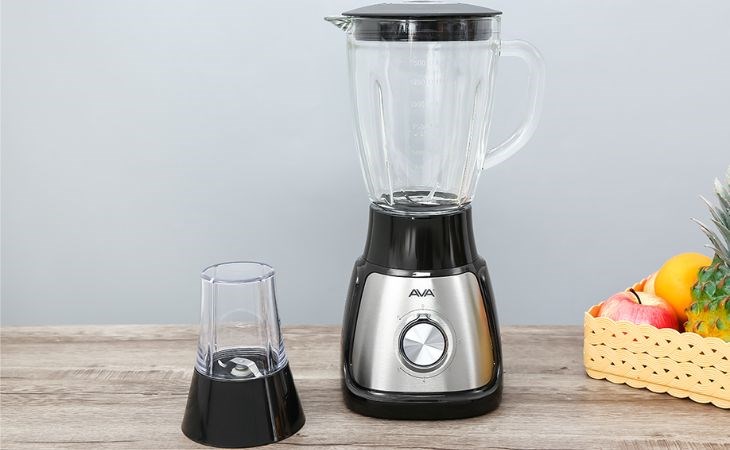 Máy xay sinh tố đa năng AVA BL1055-CB hoạt động với công suất 500W, giúp bạn xay nhuyễn nguyên liệu nhanh chóng