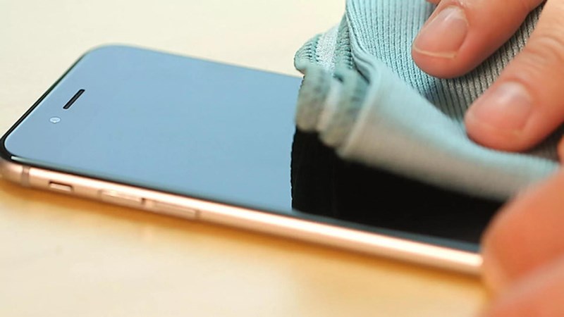 Hong khô điện thoại trong trường hợp bạn nghi iPhone bị vào nước
