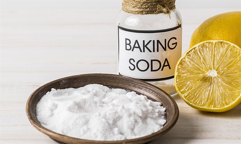 Baking soda can remove glue stains on fur coats and sweaters.