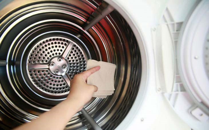 Không vệ sinh máy giặt thường xuyên sẽ làm giảm hiệu suất làm sạch quần áo