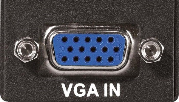 Cổng VGA có dạng hình thang với nhiều 15 lỗ tròn.