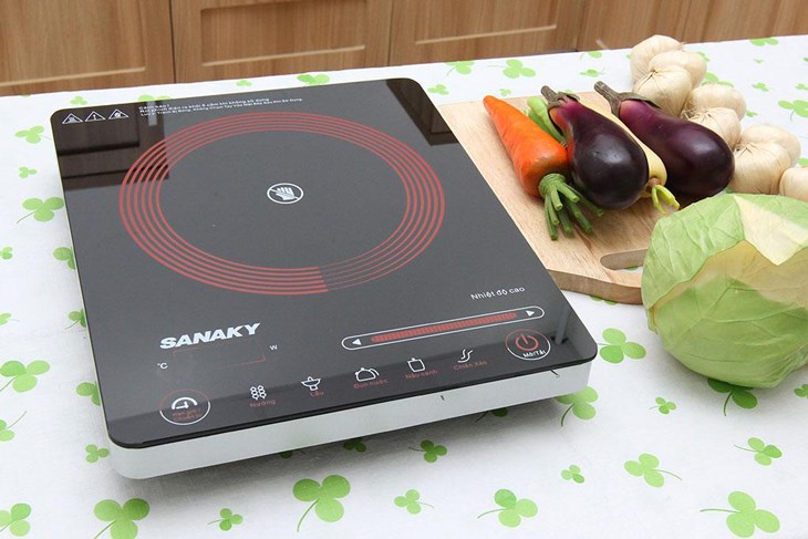 Không mở nhiệt độ cao khi mới bật bếp hồng ngoại Sanaky SNK2102HG
