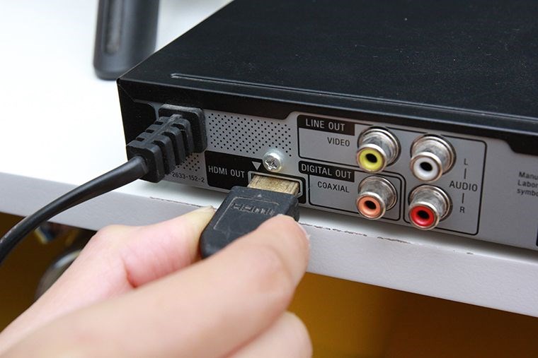 Cắm dây HDMI vào đầu DVD