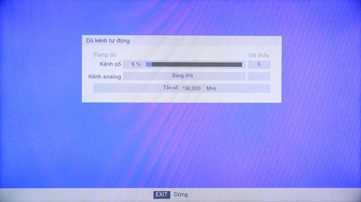 Tivi đang tiến hành dò kênh