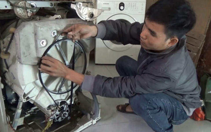 Máy giặt truyền động gián tiếp dễ bị hỏng hóc nhiều bộ phận, gây tốn kém chi phí sửa chữa