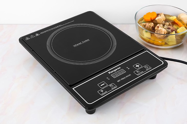 Người dùng nên tắt bếp hồng ngoại Kangaroo KG20IFP1 khi thức ăn gần chín để tiết kiệm tối đa điện năng trong quá trình sử dụng