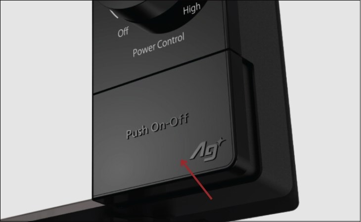 Bạn nhấn nút Push On/Off trên máy nước nóng trực tiếp Panasonic 4500W DH-4UP1VS để nước chảy sang vòi sen