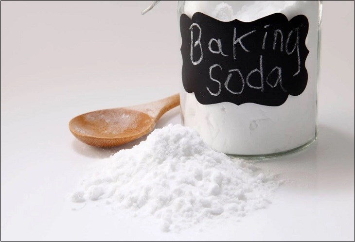 Sử dụng baking soda để loại bỏ vết máu bẩn