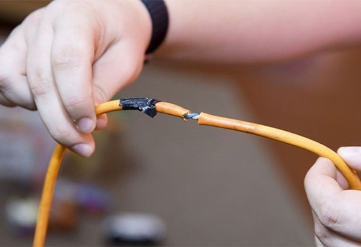 Kiểm tra thường xuyên quạt hơi nước để phát hiện sớm tình trạng rò rỉ điện nhé!