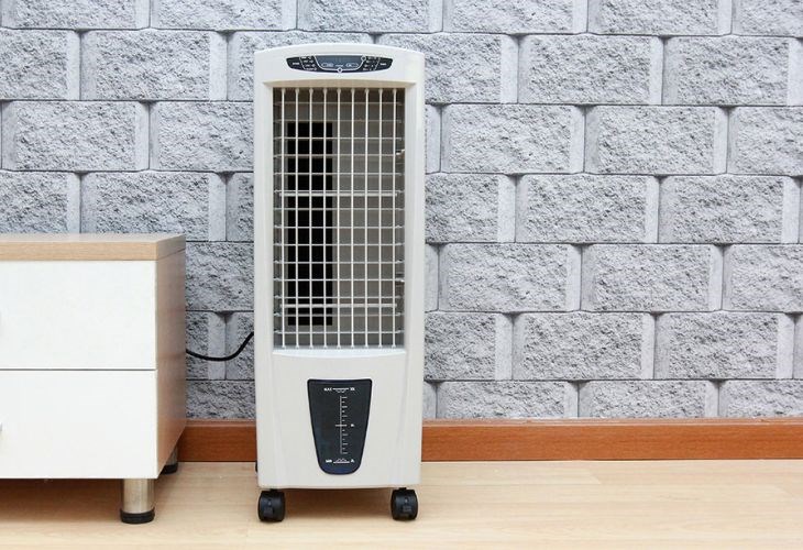 Đặt quạt hơi nước ở trên bề mặt phẳng tránh bị ngã làm hư hỏng thiết bị.