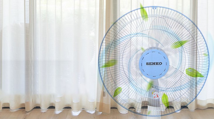 Bạn nên mở cửa sổ hoặc cửa lùa khi dùng Quạt bàn Senko B1612 để không khí nóng thoát ra bên ngoài