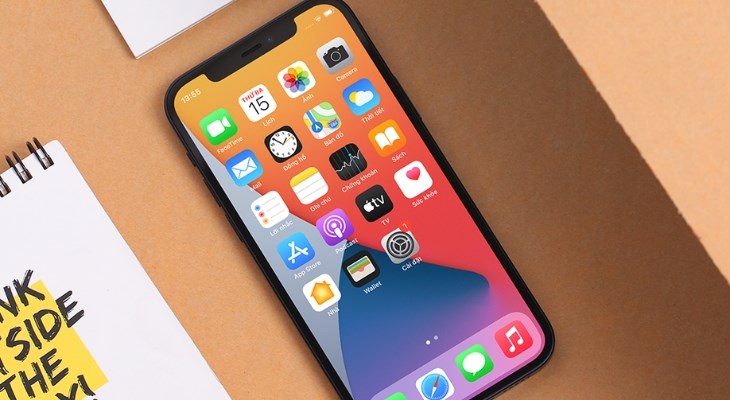 Điện thoại iPhone 12 64GB được trang bị màn hình OLED cho khả năng tiêu thụ điện năng thấp hơn